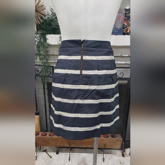 Ann Taylor Loft Striped A-Line Mini Skirt Size 6 - Picture 3 of 14